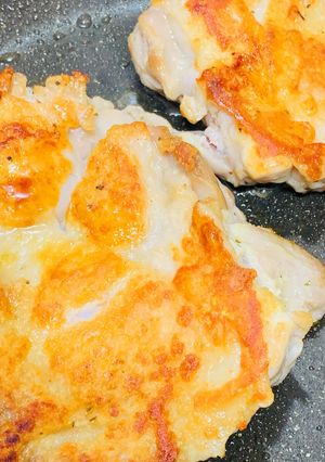 皮はパリッと!鶏モモ肉のソテーとソース-レシピのメイン写真