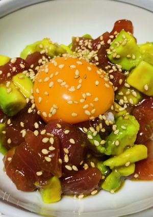 マグロとアボカドのユッケ-レシピのメイン写真