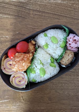 JK☆枝豆たっぷりだしおにぎり弁当♪-レシピのメイン写真