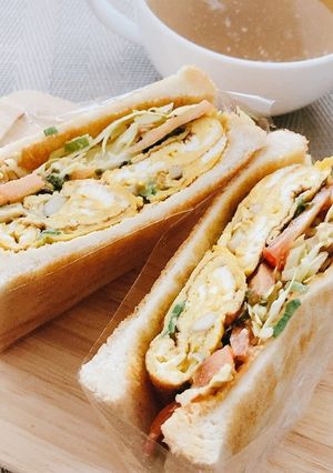 麺つゆの卵焼きと赤味噌マヨのサンド♪-レシピのメイン写真