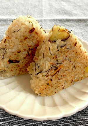 おこげを味わう焼きおにぎり(炊き込み飯)-レシピのメイン写真