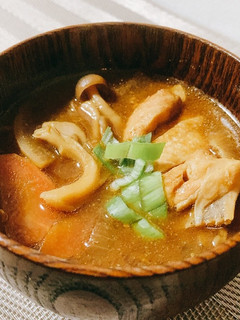赤味噌と麺つゆで、鮭ハラスと野菜の味噌汁-レシピのメイン写真