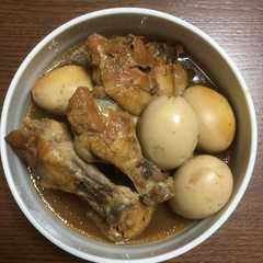 รูปของ 鶏手羽と卵の酢煮込み