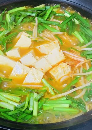 スンドゥブ鍋の決め手は練りごまでコク旨！-レシピのメイン写真