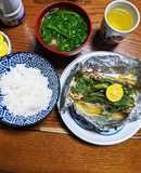 秋鮭きのこホイル蒸し！菊菜と豆腐のおつゆ