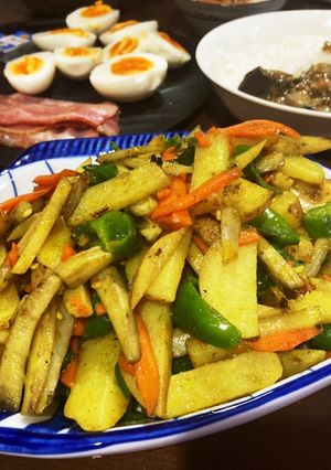 黄色のおかず♪じゃがいも好きのカレー炒め-レシピのメイン写真