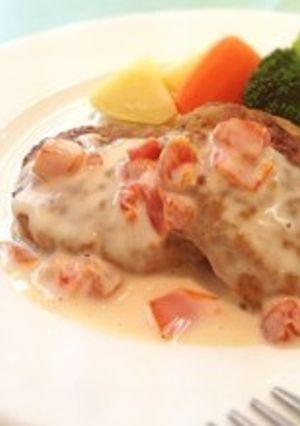トマト入りゴルゴンゾーラソースハンバーグ-レシピのメイン写真