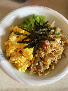 鶏ひき肉とごぼうの三色丼-レシピのメイン写真