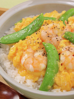 スナップえんどうとエビのふんわり卵丼-レシピのメイン写真