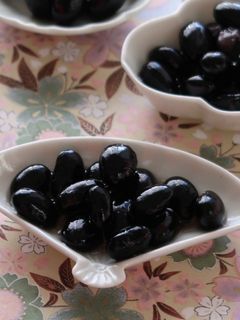 蒸し黒豆で《黒豆煮》らくらくおせち-レシピのメイン写真