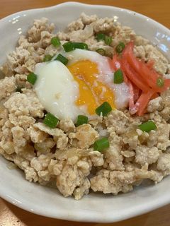 塩麹そぼろ丼~温泉卵のせ~-レシピのメイン写真