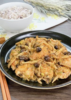 ピリ旨＊鶏肉としめじの葱だれ生姜照り焼き-レシピのメイン写真