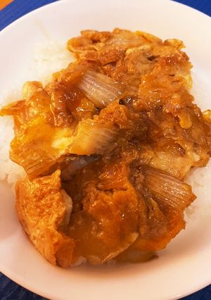 おいカツどこいったんや　タマネギ卵とじ丼-レシピのメイン写真