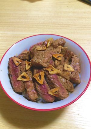 にんにくガッツリ！レアステーキ丼-レシピのメイン写真