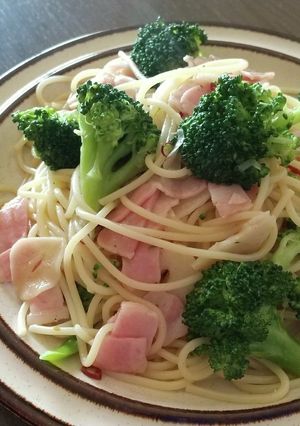 ブロッコリーとベーコンのペペロンチーノ-レシピのメイン写真