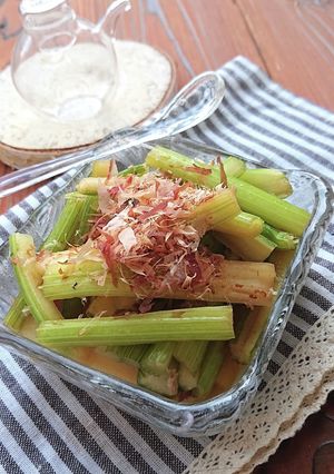 セロリのシャンタンポン酢漬けにかつおがけ-レシピのメイン写真
