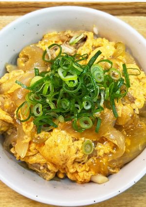 すき焼きのタレで鶏肉に下味しっかり親子丼-レシピのメイン写真