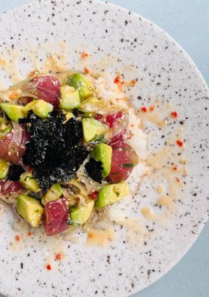 ハワイアンポキ丼　ピリ辛ソースかけてみた-レシピのメイン写真
