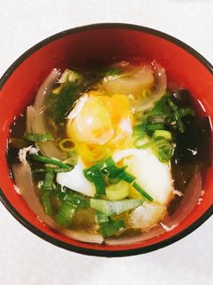 卵と玉ねぎのみそ汁-レシピのメイン写真