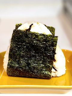 昆布(塩や佃煮)と鰹節の二刀流おにぎり-レシピのメイン写真