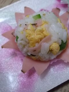 ハムで桜カップ♪手まり寿司やおにぎりを~-レシピのメイン写真