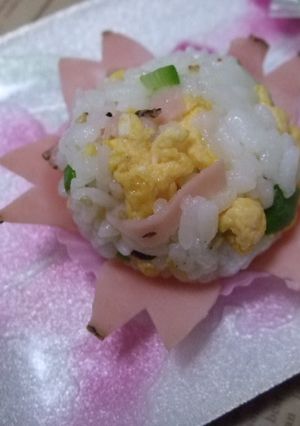 ハムで桜カップ♪手まり寿司やおにぎりを～-レシピのメイン写真