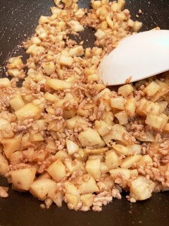 蓮根と豚挽肉のシャキっと丼-レシピのメイン写真