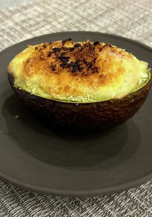 卵黄とろーり★アボカドグラタン風-レシピのメイン写真