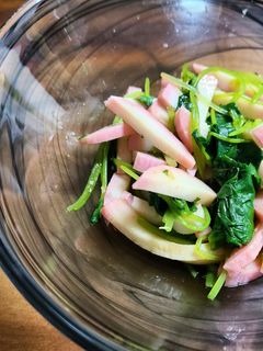 三つ葉とかまぼこのワサビ醤油和え-レシピのメイン写真