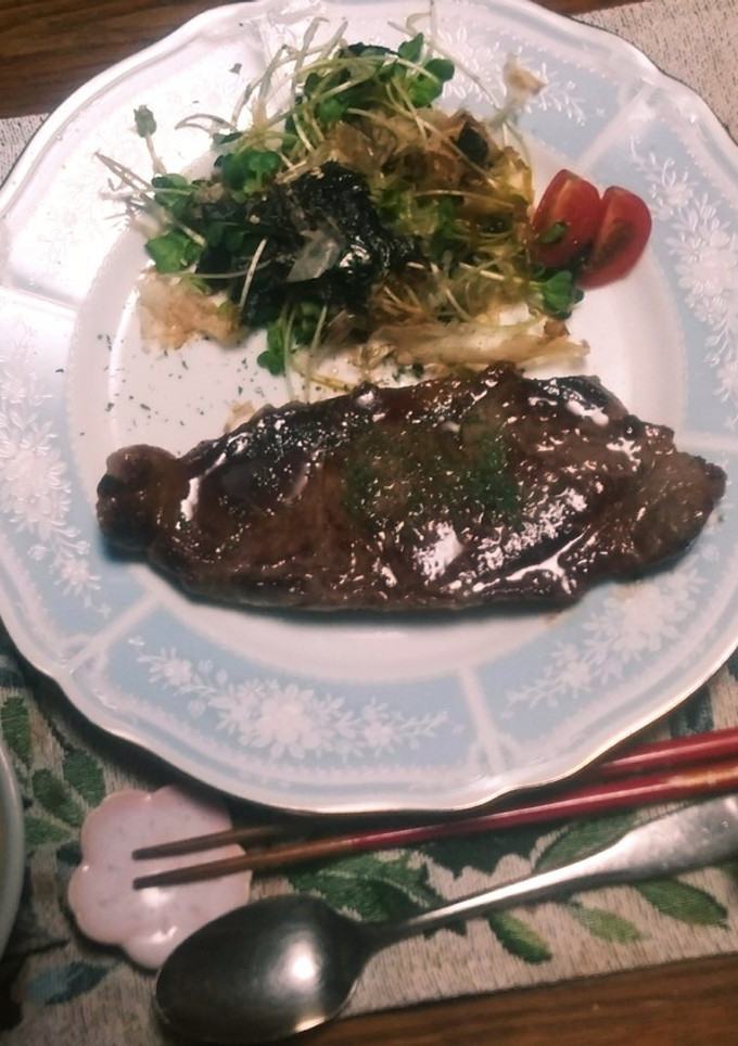 ステーキにも！かいわれ大根の和風サラダ-レシピのメイン写真