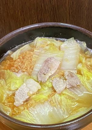 白菜と豚肉でチキンラーメン-レシピのメイン写真