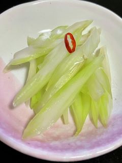 セロリのピリ辛浅漬け(*ˊ˘ˋ*)-レシピのメイン写真