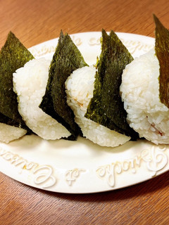 おにぎりの超簡単な作り方〜ぼ○ご風〜-レシピのメイン写真