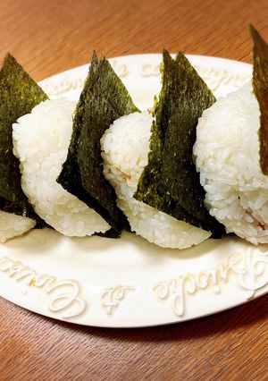 おにぎりの超簡単な作り方〜ぼ○ご風〜-レシピのメイン写真