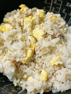 とりそぼろごはんに炒り卵をプラス♪-レシピのメイン写真