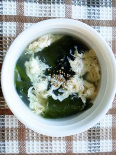 子ども喜ぶ!ふわふわ玉子とわかめのスープ-レシピのメイン写真