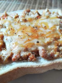 クリーミー鶏そぼろチーズトースト☆-レシピのメイン写真