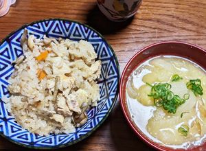 秋の炊き込みご飯と、じゃが玉ねぎ味噌汁-レシピのメイン写真