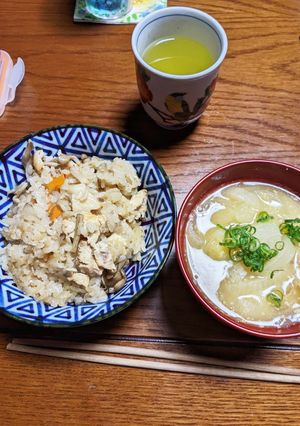 秋の炊き込みご飯と、じゃが玉ねぎ味噌汁-レシピのメイン写真