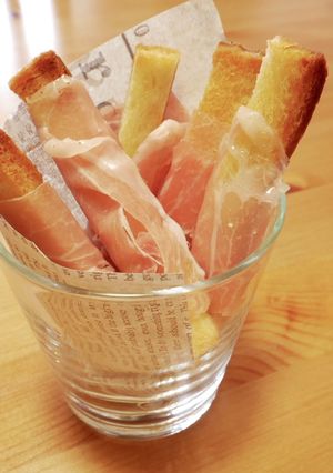 食パン耳で☆おしゃれ生ハムスティック-レシピのメイン写真