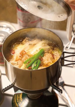 もつ鍋の缶詰で簡単牛もつ鍋♪しょうゆ味編-レシピのメイン写真