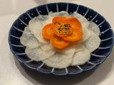 大根の千枚漬　人参花飾り