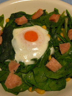 朝ごはんに☆ほうれん草で巣ごもり卵-レシピのメイン写真