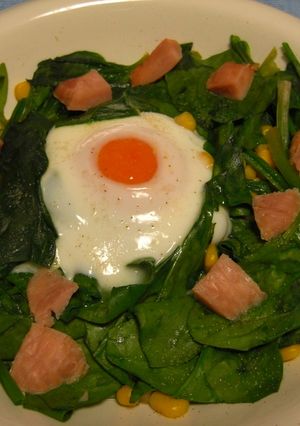 朝ごはんに☆ほうれん草で巣ごもり卵-レシピのメイン写真