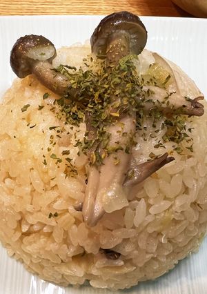 炊飯器で、しめじ ガーリックバターライス-レシピのメイン写真