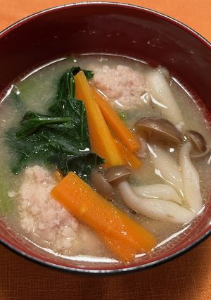 手軽にたんぱく質アップ！鶏団子のみそ汁-レシピのメイン写真
