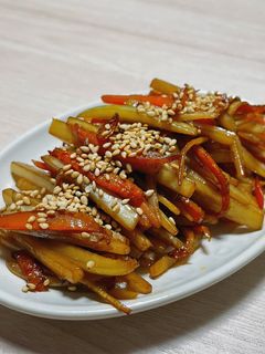 大根と人参の皮だけきんぴら-レシピのメイン写真