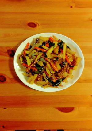 じゃがいもとワカメの豚肉炒め-レシピのメイン写真