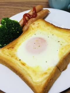 絶品♡洗い物なし目玉焼きマヨトースト by yumerecipe