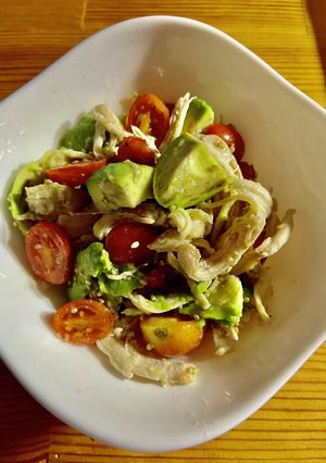 鶏胸肉•アボカド•プチトマトの和え物-レシピのメイン写真